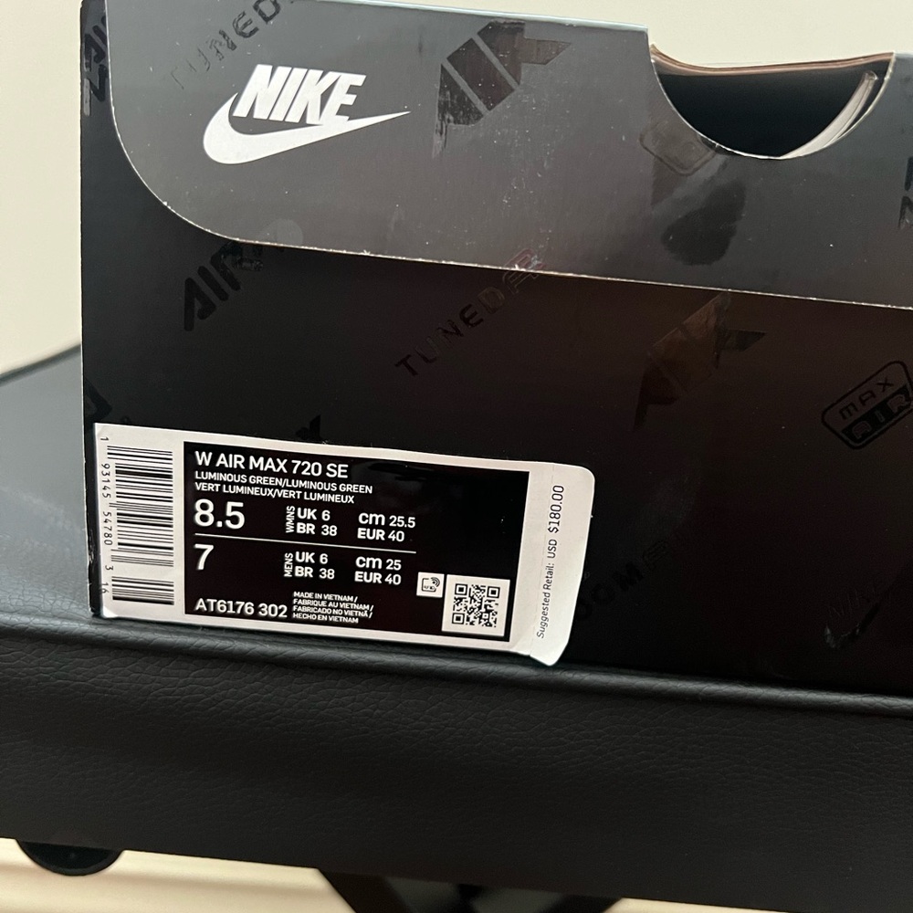 Nike Air Max 720 SE - Size 8.5 Women (US) - Picture 3 of 14